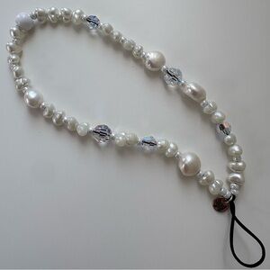 String Ting Venus Pearl Trap Phone Chain Strap/ Wristlet
Approx 6.5” long